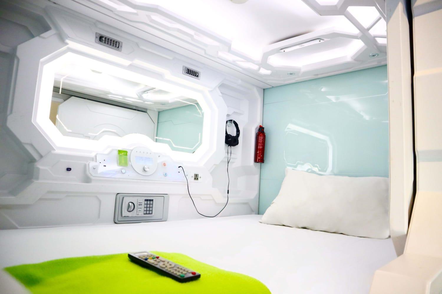 Whiz Capsule Hotel Thamrin Jakarta Ngoại thất bức ảnh