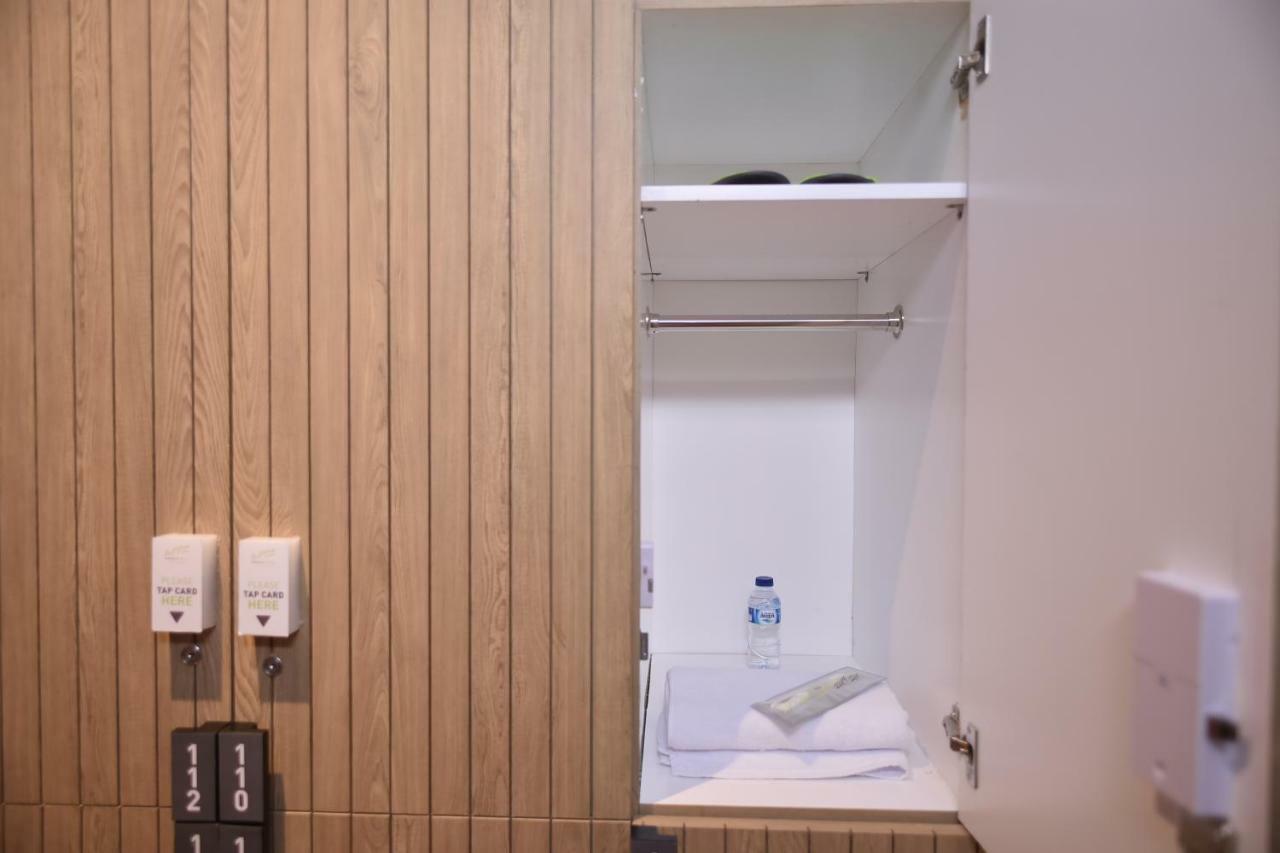Whiz Capsule Hotel Thamrin Jakarta Ngoại thất bức ảnh